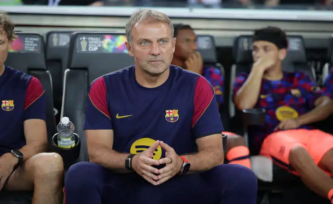 برشلونة ينصح فليك بتجنب الأزمات مع مورينيو
