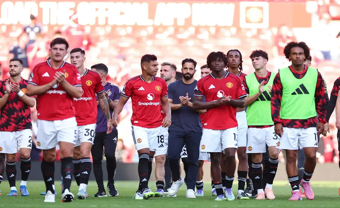 مارتينيز ينتقد التحكيم بعد خسارة مانشستر يونايتد في ديربي المدينة