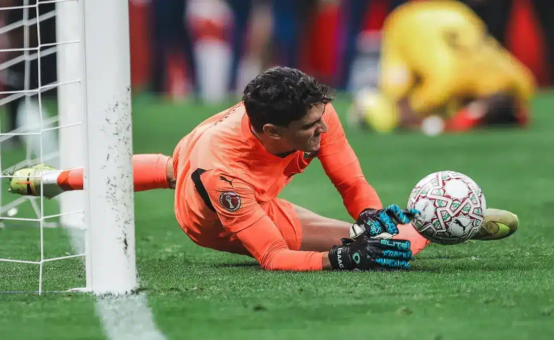 ياسين بونو وإدوارد ميندي مرشحان لجائزة أفضل حارس في العالم 2026