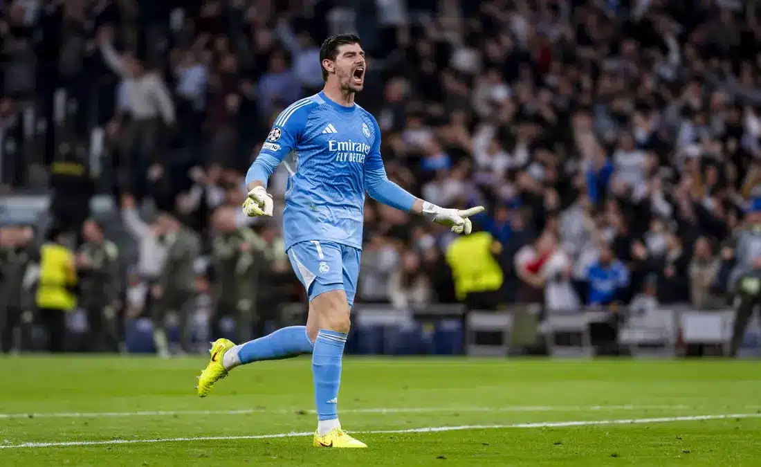 كورتوا يختار البقاء مع ريال مدريد رغم العروض المغرية